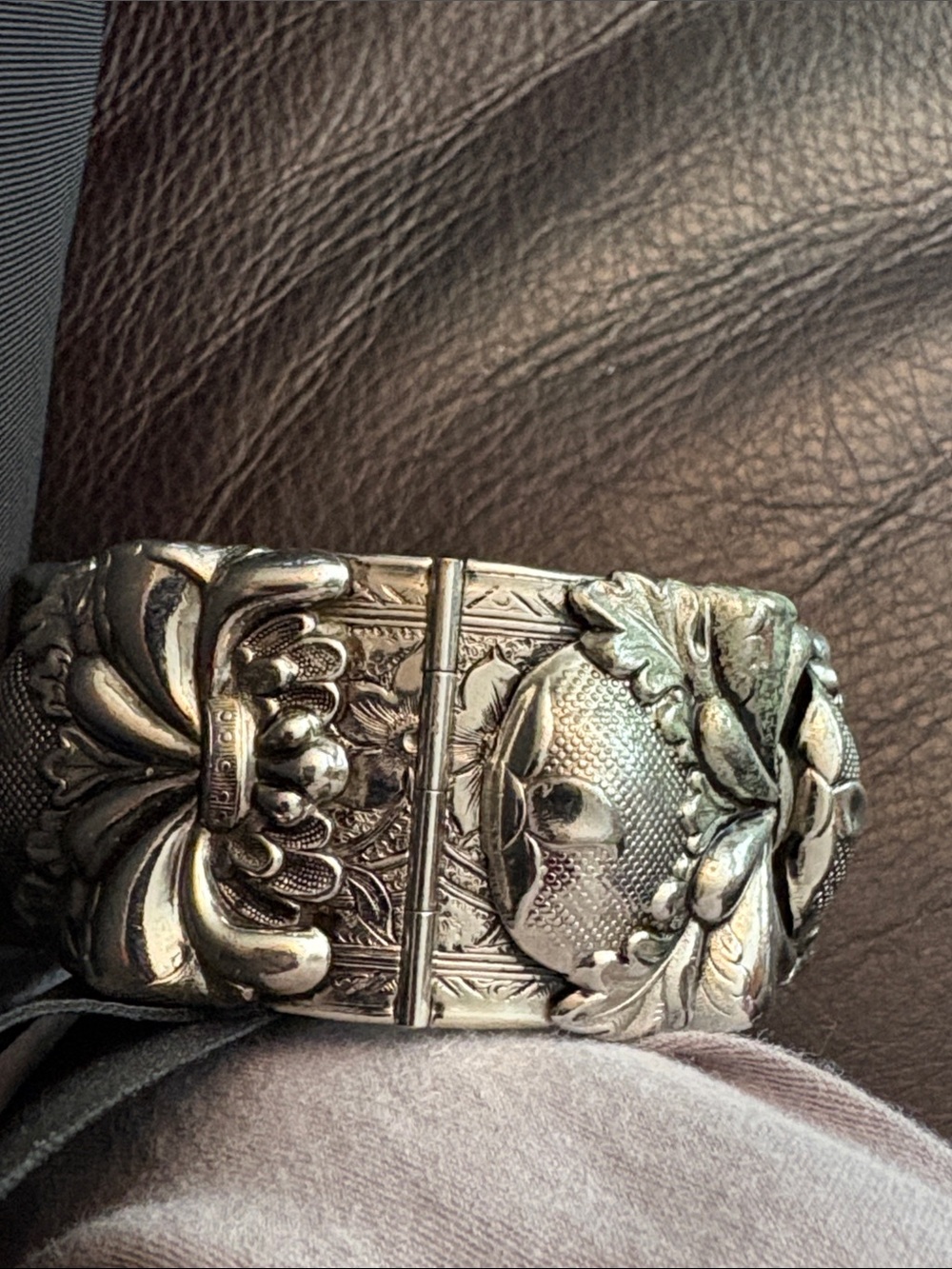 Ornate Silver Floral Hinged Cuff Bracelet Repousse Vargas? Whiting & Davis? - Picture 13 of 15